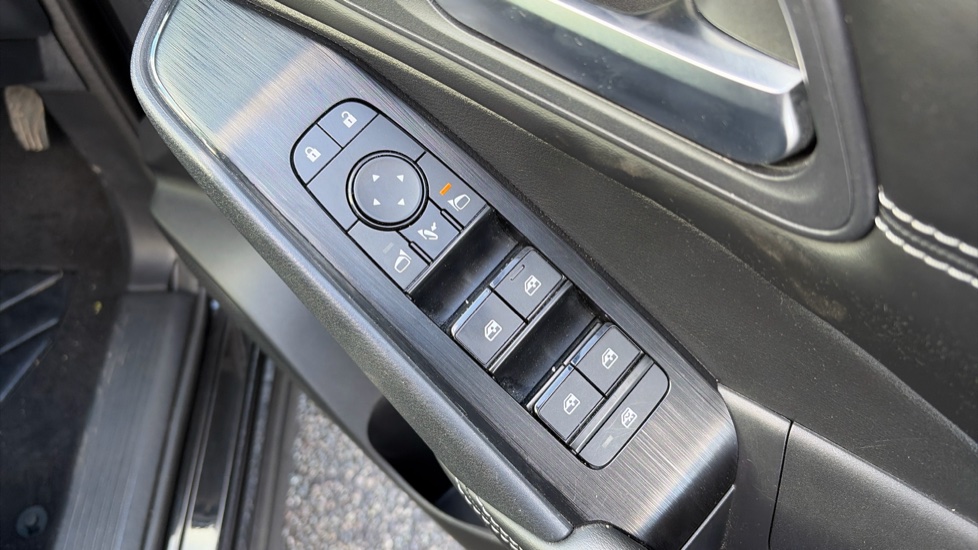Nissan Qashqai 1.3 DiG-T MH Acenta Premium 5dr Petrol Hatchback - Image 18