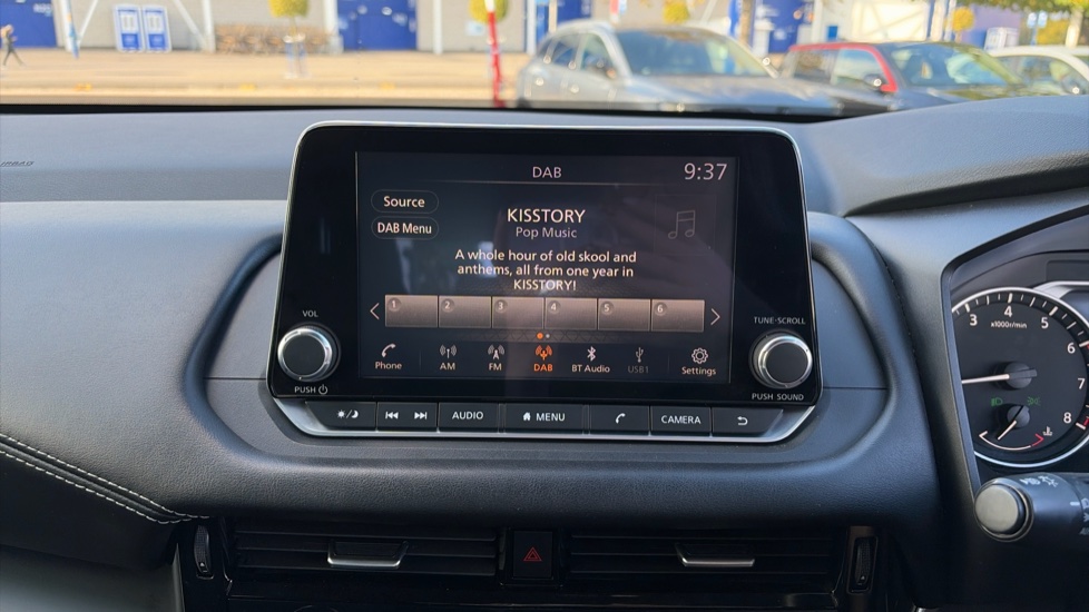 Nissan Qashqai 1.3 DiG-T MH Acenta Premium 5dr Petrol Hatchback - Image 33