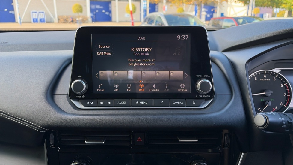 Nissan Qashqai 1.3 DiG-T MH Acenta Premium 5dr Petrol Hatchback - Image 36