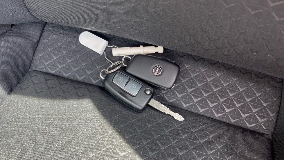 Nissan Juke 1.0 DiG-T 114 Acenta 5dr Petrol Hatchback - Image 20