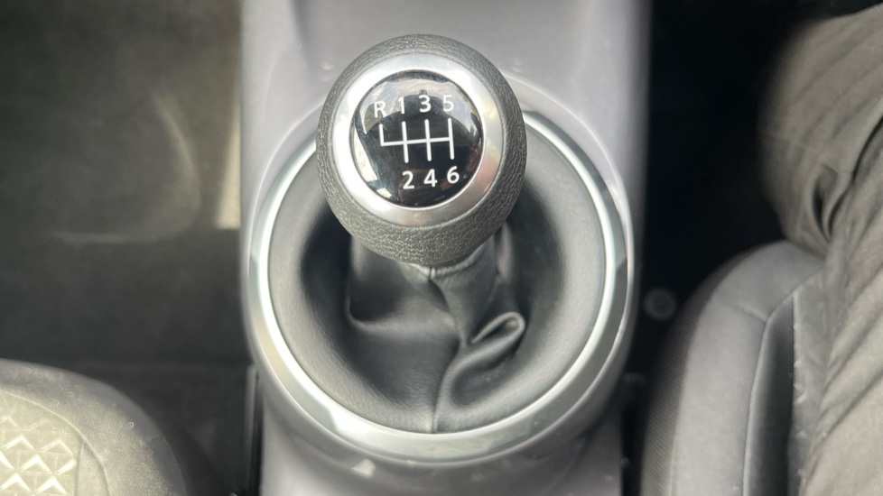 Nissan Juke 1.0 DiG-T 114 Acenta 5dr Petrol Hatchback - Image 27