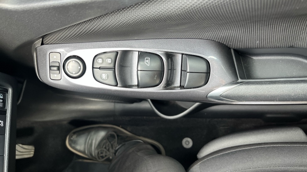 Nissan Juke 1.0 DiG-T 114 Acenta 5dr Petrol Hatchback - Image 32