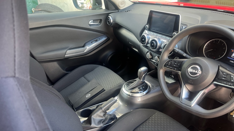 Nissan Juke 1.0 DiG-T 114 Acenta 5dr DCT Petrol Hatchback - Image 14