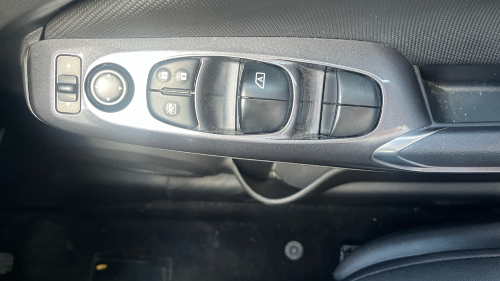 Nissan Juke 1.0 DiG-T 114 Acenta 5dr DCT Petrol Hatchback - Image 31