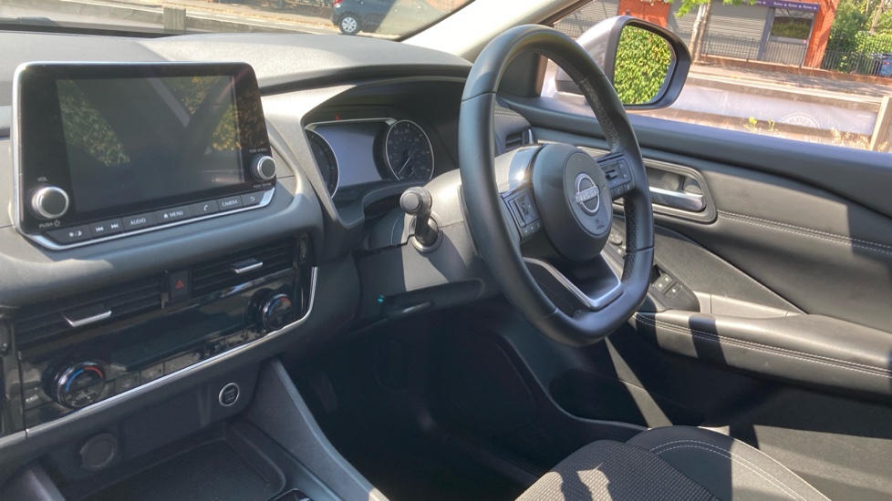 Nissan Qashqai 1.3 DiG-T MH 158 Acenta Premium 5dr Xtronic Petrol Hatchback - Image 9