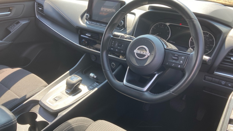 Nissan Qashqai 1.3 DiG-T MH 158 Acenta Premium 5dr Xtronic Petrol Hatchback - Image 11
