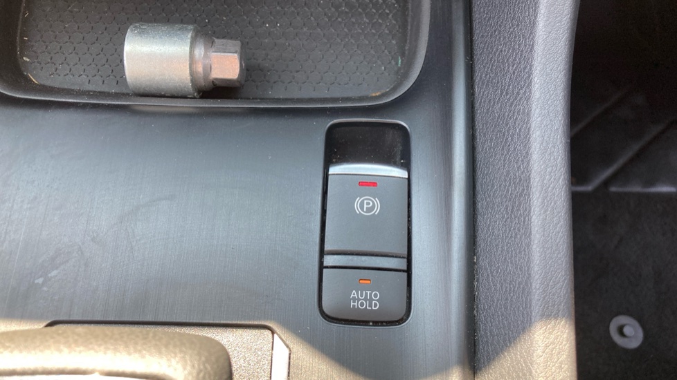 Nissan Qashqai 1.3 DiG-T MH 158 Acenta Premium 5dr Xtronic Petrol Hatchback - Image 27