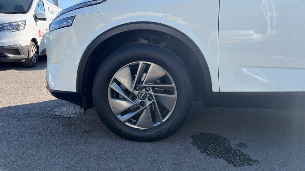 Nissan Qashqai 1.3 DiG-T MH 158 Acenta Premium 5dr Xtronic Petrol Hatchback - Image 9