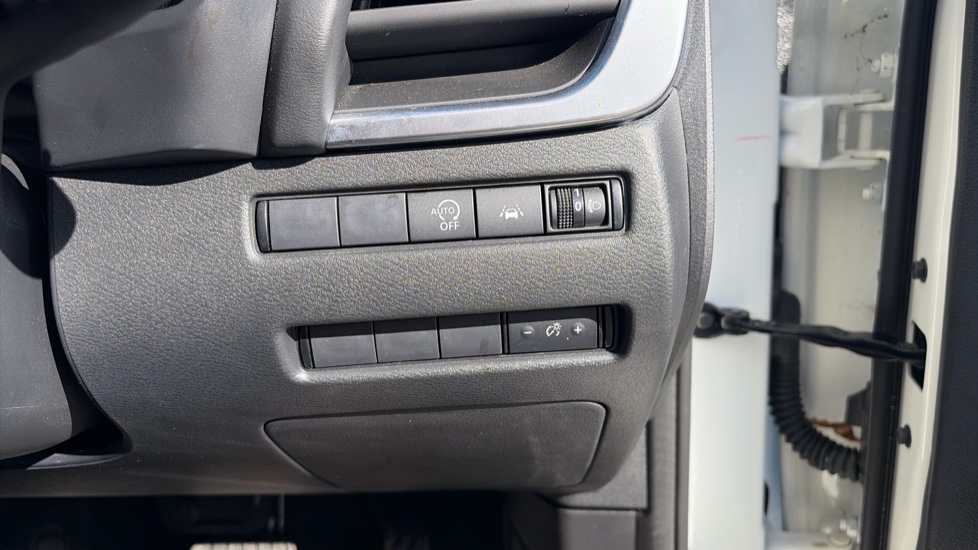 Nissan Qashqai 1.3 DiG-T MH 158 Acenta Premium 5dr Xtronic Petrol Hatchback - Image 18