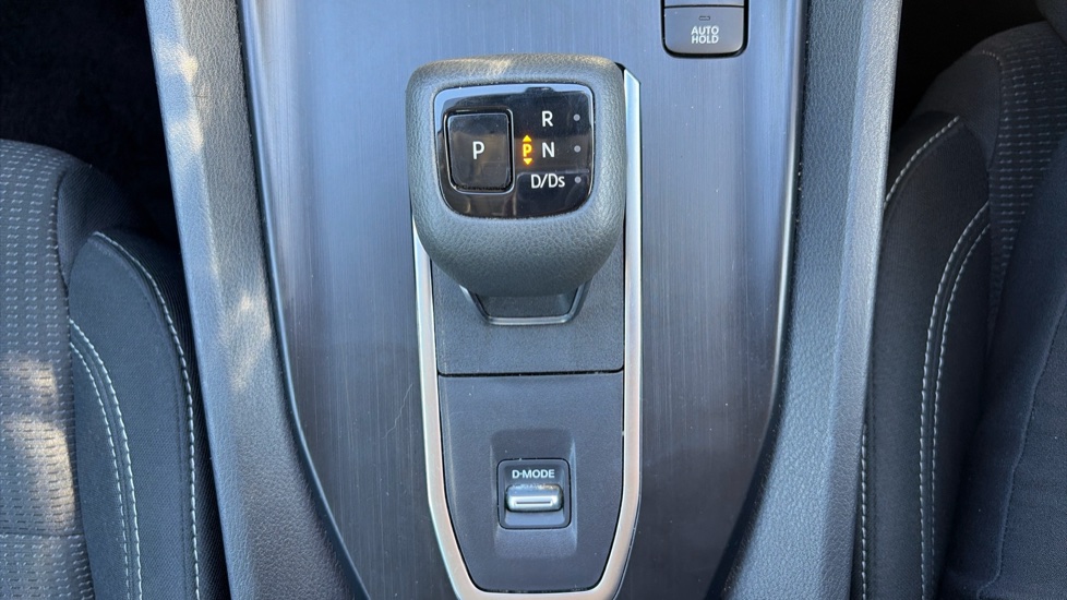Nissan Qashqai 1.3 DiG-T MH 158 Acenta Premium 5dr Xtronic Petrol Hatchback - Image 21