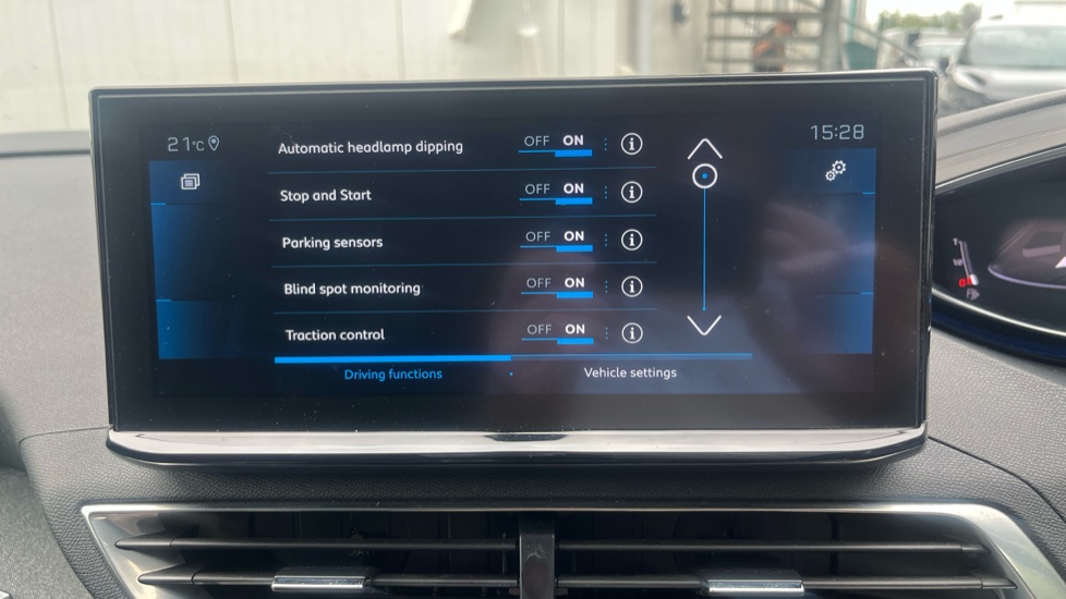 Peugeot 3008 1.5 BlueHDi Allure Premium 5dr Diesel Estate - Image 21