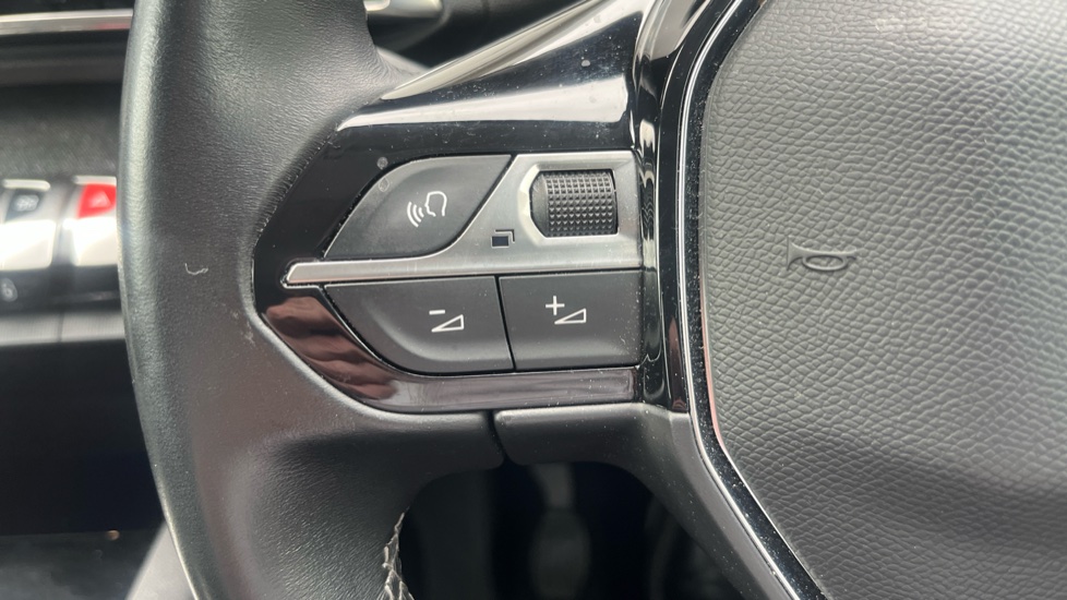 Peugeot 3008 1.5 BlueHDi Allure Premium 5dr Diesel Estate - Image 29