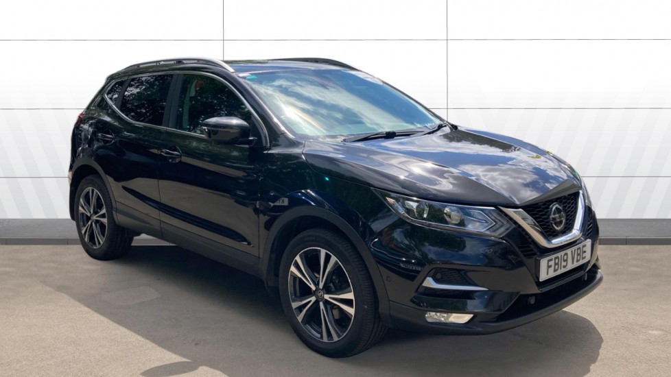 Nissan Qashqai 1.3 DiG-T N-Connecta 5dr Petrol Hatchback - Image 1