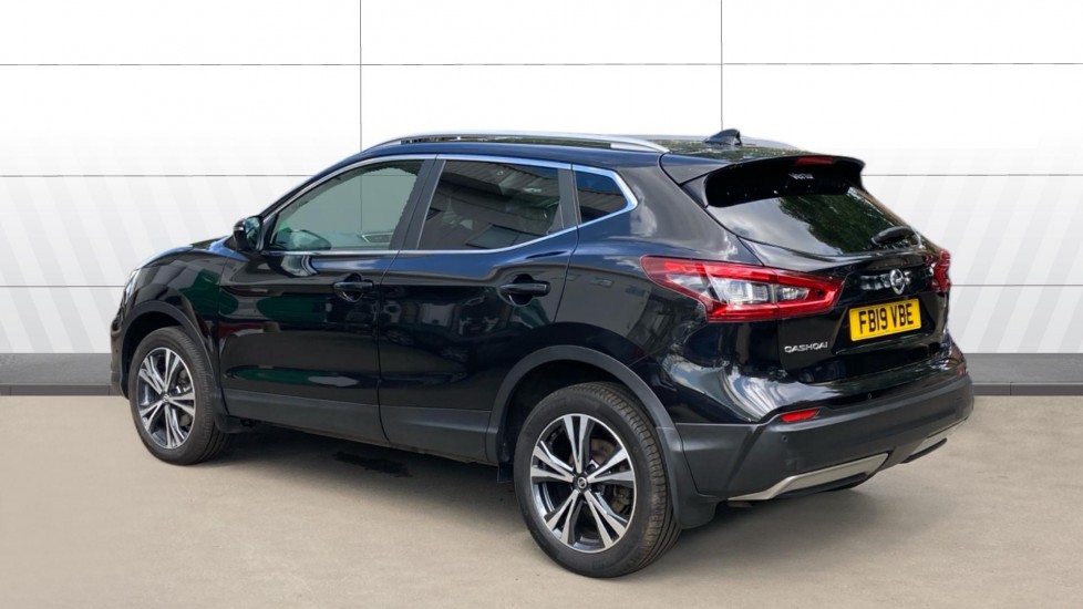 Nissan Qashqai 1.3 DiG-T N-Connecta 5dr Petrol Hatchback - Image 2