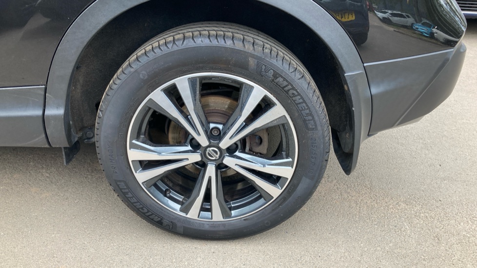 Nissan Qashqai 1.3 DiG-T N-Connecta 5dr Petrol Hatchback - Image 8