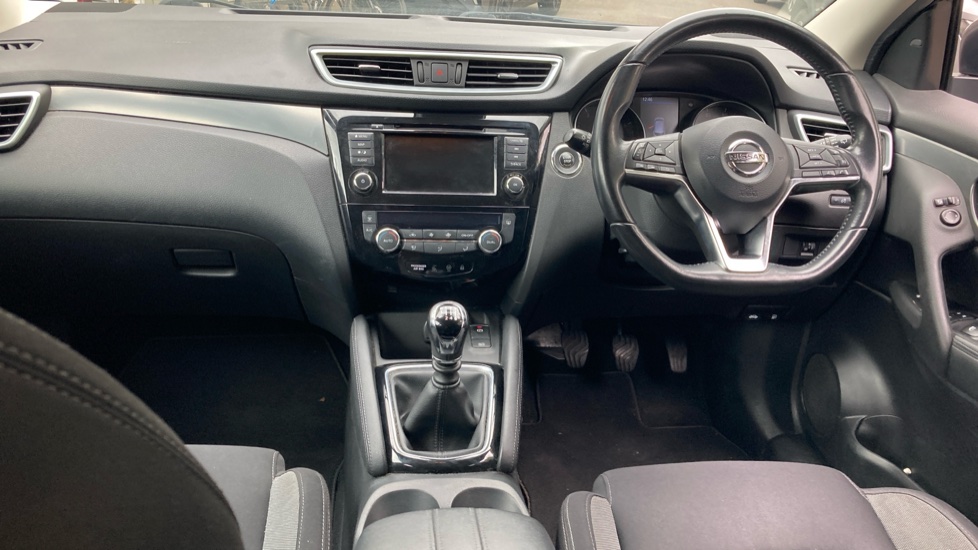 Nissan Qashqai 1.3 DiG-T N-Connecta 5dr Petrol Hatchback - Image 10