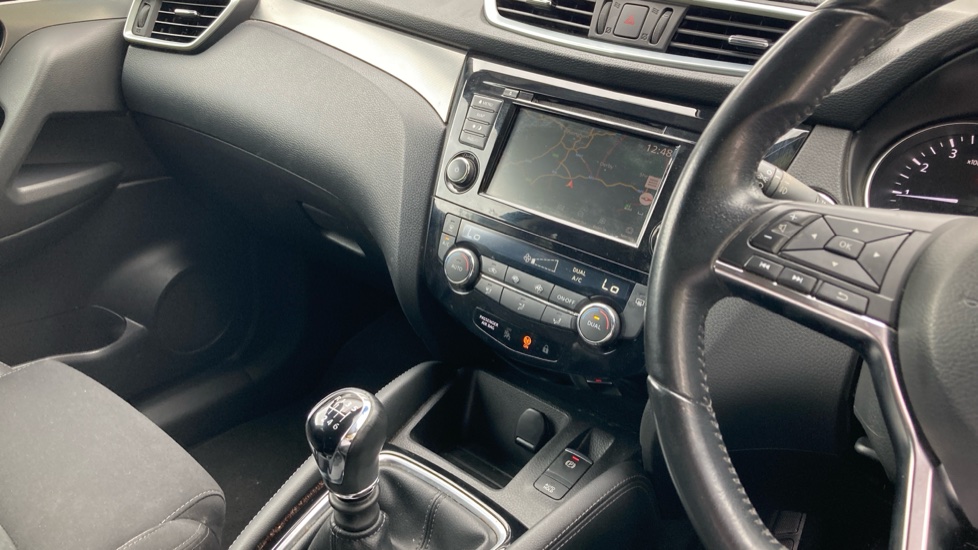 Nissan Qashqai 1.3 DiG-T N-Connecta 5dr Petrol Hatchback - Image 14