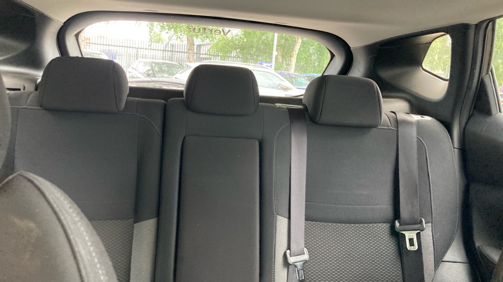 Nissan Qashqai 1.3 DiG-T N-Connecta 5dr Petrol Hatchback - Image 15