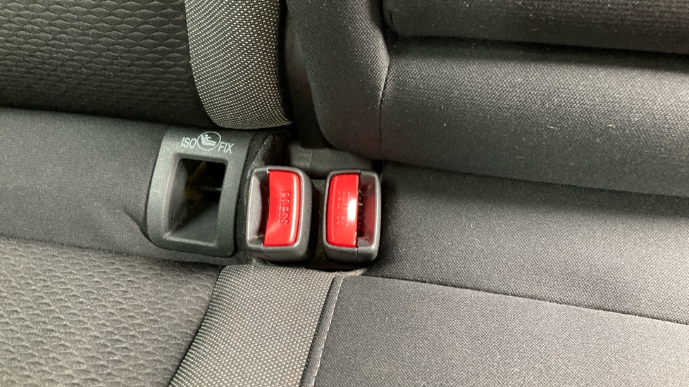 Nissan Qashqai 1.3 DiG-T N-Connecta 5dr Petrol Hatchback - Image 17
