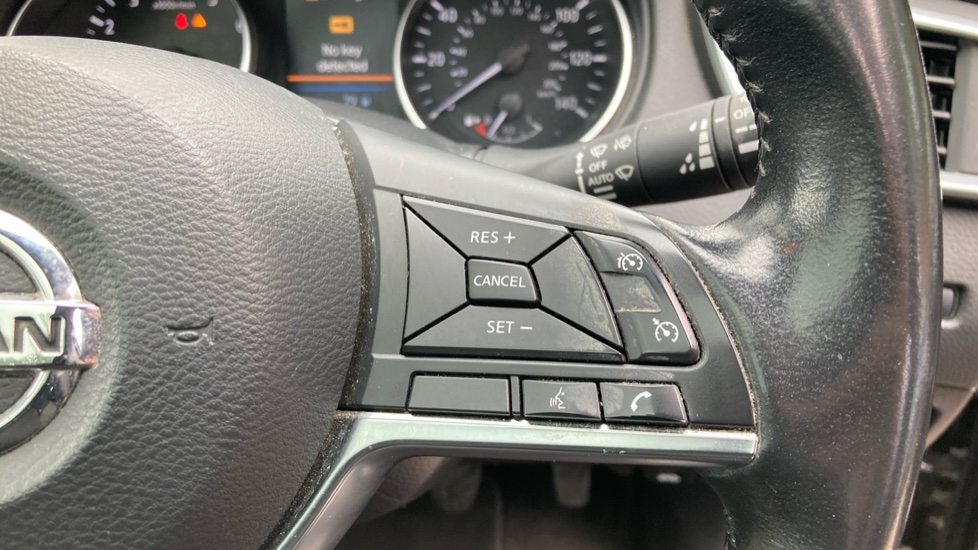 Nissan Qashqai 1.3 DiG-T N-Connecta 5dr Petrol Hatchback - Image 24