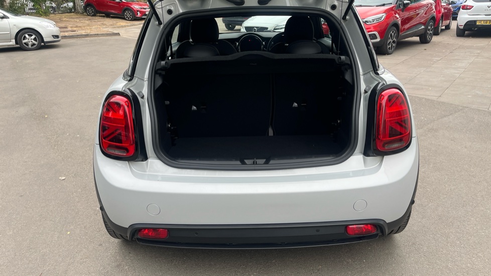 MINI Hatchback 135kW Cooper S Level 2 33kWh 3dr Auto Electric Hatchback - Image 4