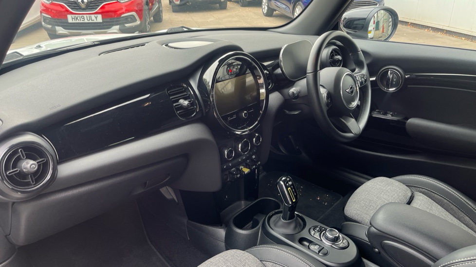 MINI Hatchback 135kW Cooper S Level 2 33kWh 3dr Auto Electric Hatchback - Image 9