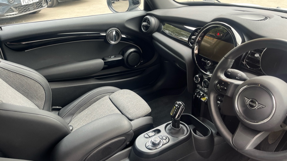 MINI Hatchback 135kW Cooper S Level 2 33kWh 3dr Auto Electric Hatchback - Image 14