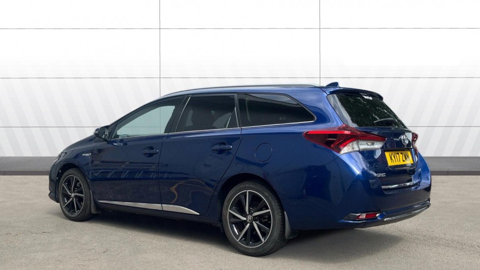 Toyota Auris 1.8 Hybrid Design TSS 5dr CVT Hybrid Estate - Image 2