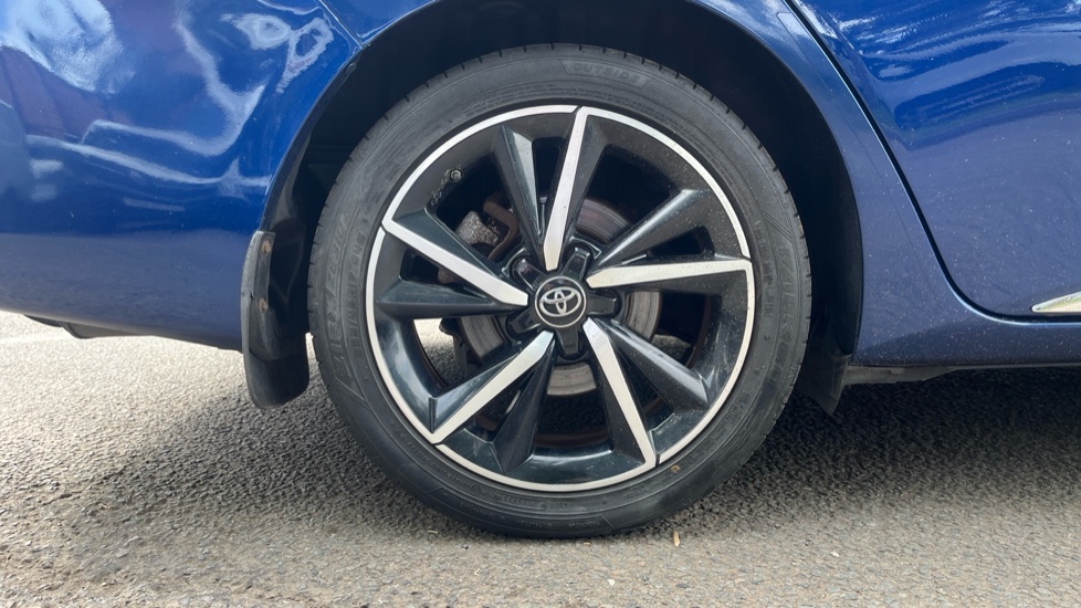 Toyota Auris 1.8 Hybrid Design TSS 5dr CVT Hybrid Estate - Image 7