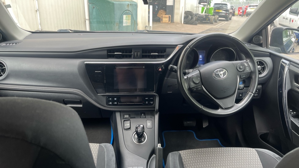 Toyota Auris 1.8 Hybrid Design TSS 5dr CVT Hybrid Estate - Image 10