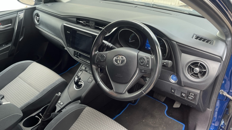 Toyota Auris 1.8 Hybrid Design TSS 5dr CVT Hybrid Estate - Image 11