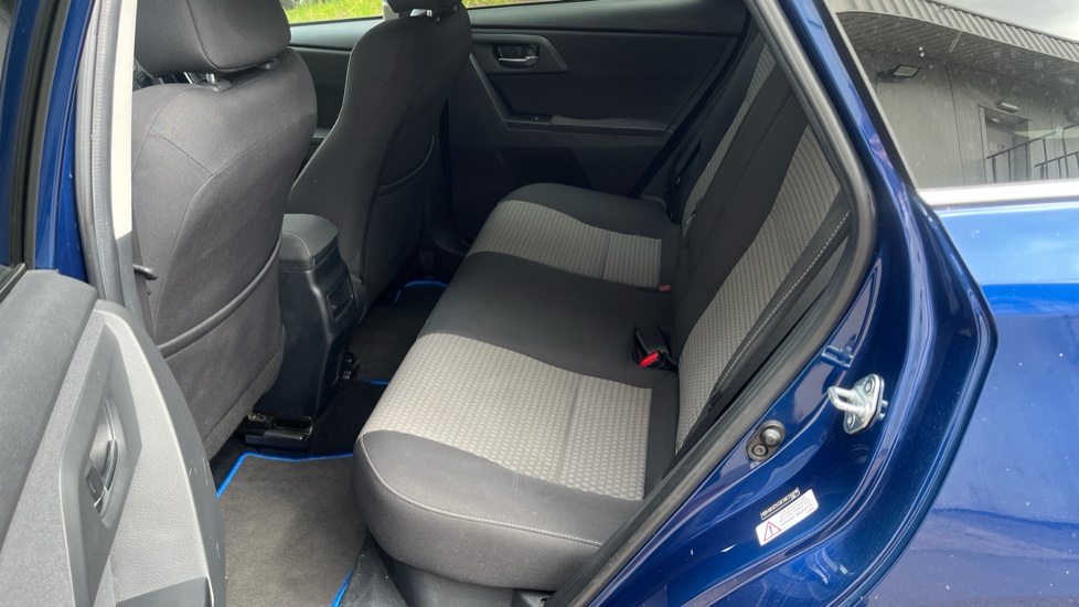 Toyota Auris 1.8 Hybrid Design TSS 5dr CVT Hybrid Estate - Image 16