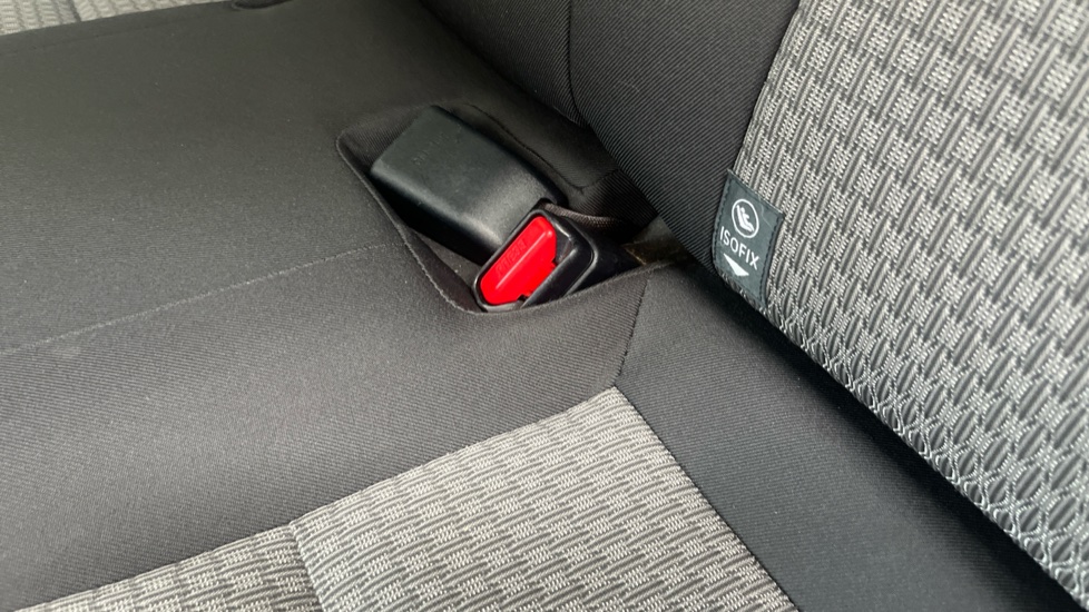 Toyota Auris 1.8 Hybrid Design TSS 5dr CVT Hybrid Estate - Image 17