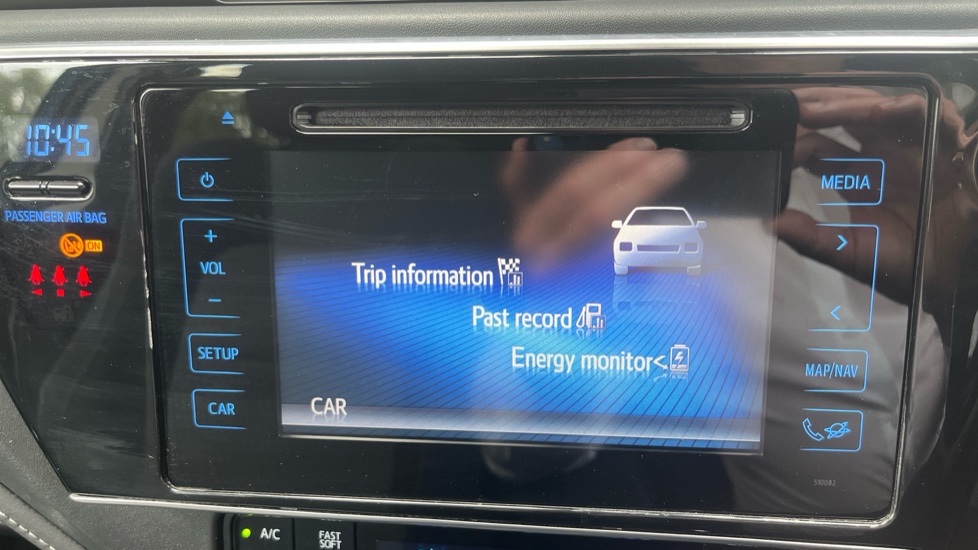 Toyota Auris 1.8 Hybrid Design TSS 5dr CVT Hybrid Estate - Image 21