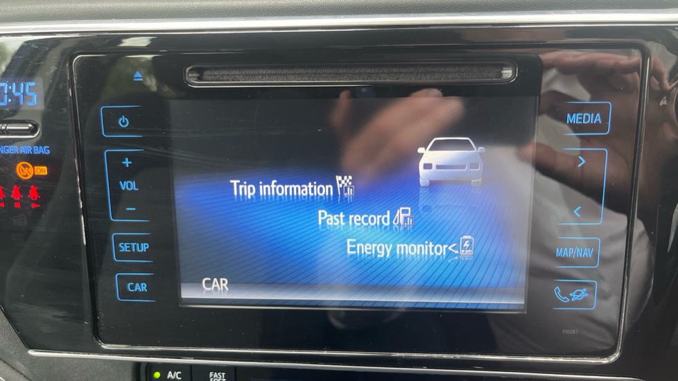 Toyota Auris 1.8 Hybrid Design TSS 5dr CVT Hybrid Estate - Image 23