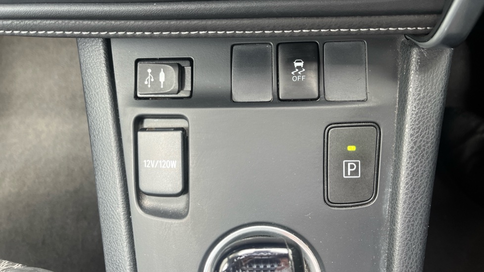 Toyota Auris 1.8 Hybrid Design TSS 5dr CVT Hybrid Estate - Image 27