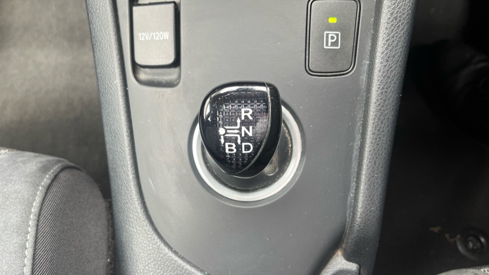 Toyota Auris 1.8 Hybrid Design TSS 5dr CVT Hybrid Estate - Image 28