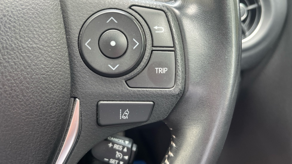 Toyota Auris 1.8 Hybrid Design TSS 5dr CVT Hybrid Estate - Image 31