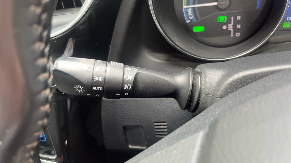 Toyota Auris 1.8 Hybrid Design TSS 5dr CVT Hybrid Estate - Image 32