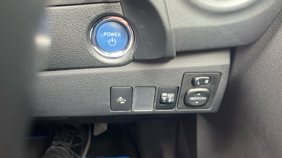 Toyota Auris 1.8 Hybrid Design TSS 5dr CVT Hybrid Estate - Image 34
