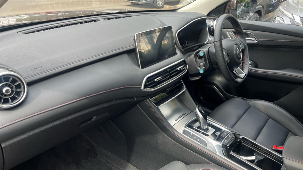 MG HS 1.5 T-GDI SE 5dr DCT Petrol Hatchback - Image 9