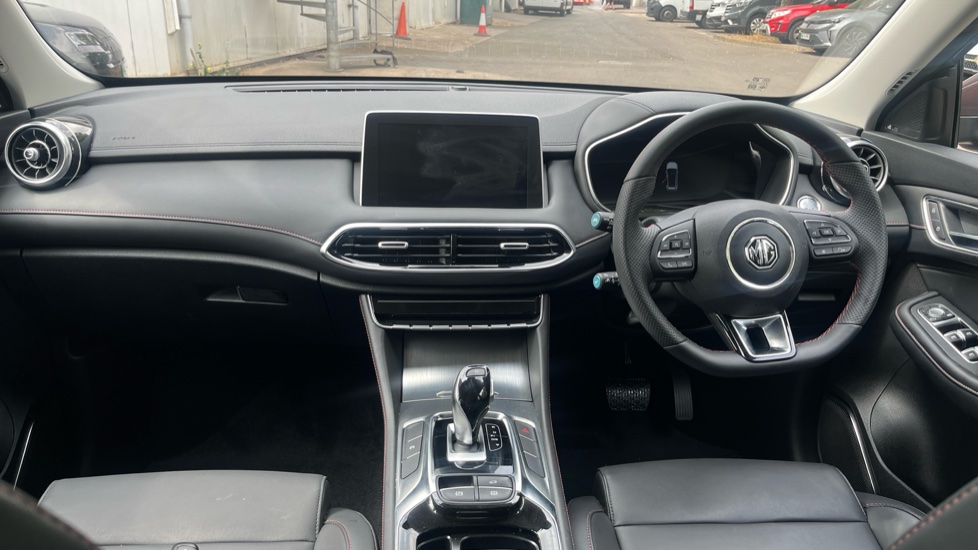 MG HS 1.5 T-GDI SE 5dr DCT Petrol Hatchback - Image 10