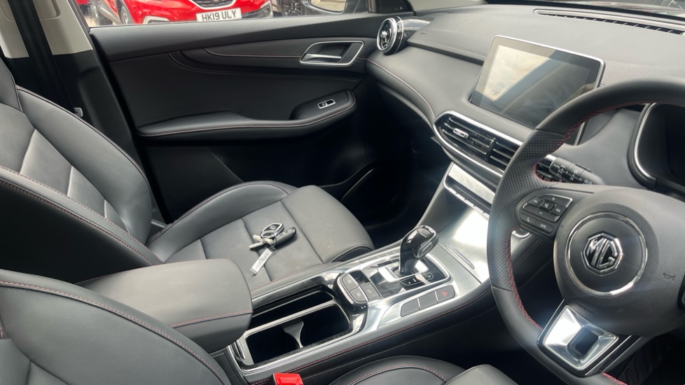 MG HS 1.5 T-GDI SE 5dr DCT Petrol Hatchback - Image 14