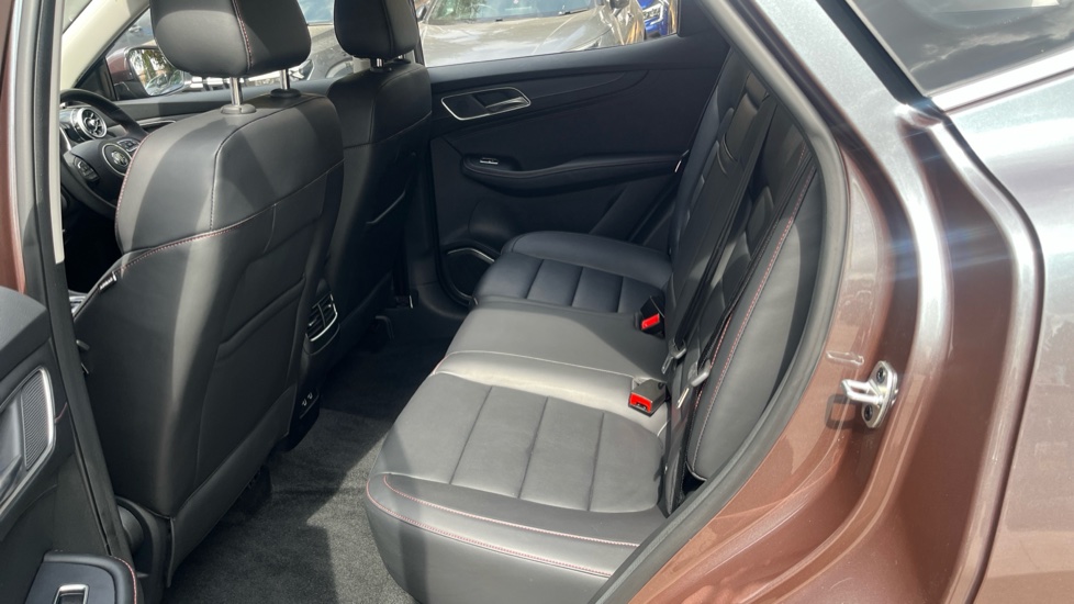 MG HS 1.5 T-GDI SE 5dr DCT Petrol Hatchback - Image 16