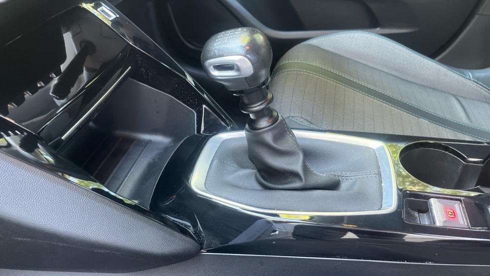Peugeot 208 1.2 PureTech 100 Allure Premium 5dr Petrol Hatchback - Image 13