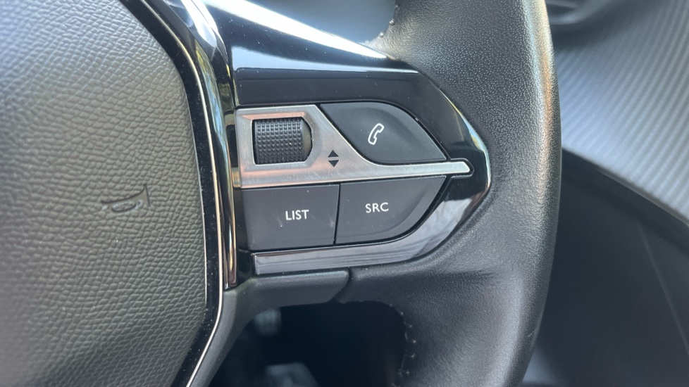 Peugeot 208 1.2 PureTech 100 Allure Premium 5dr Petrol Hatchback - Image 33