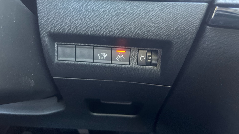 Peugeot 208 1.2 PureTech 100 Allure Premium 5dr Petrol Hatchback - Image 36