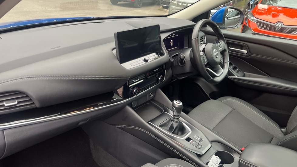 Nissan Qashqai 1.3 DiG-T MH N-Connecta 5dr Petrol Hatchback - Image 9