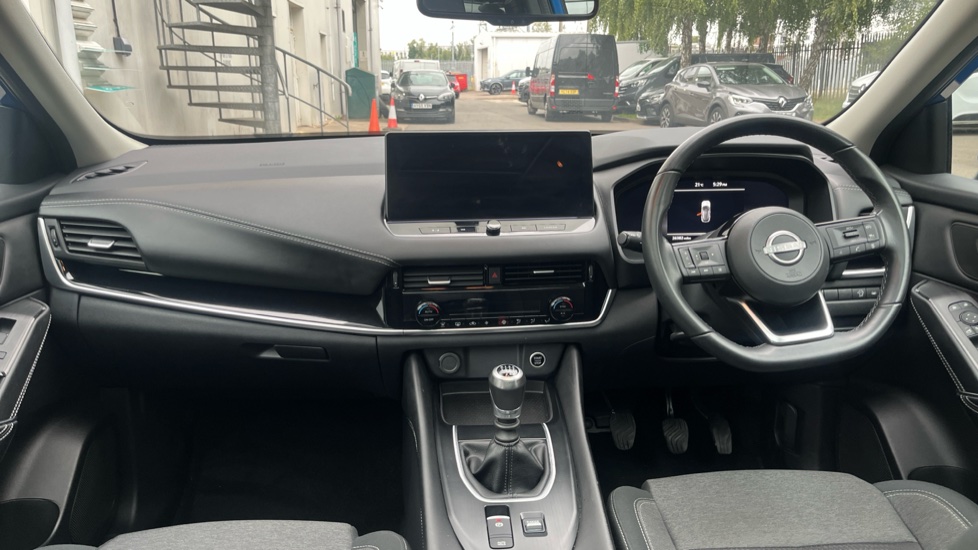 Nissan Qashqai 1.3 DiG-T MH N-Connecta 5dr Petrol Hatchback - Image 10