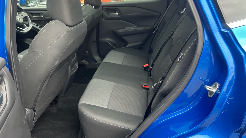Nissan Qashqai 1.3 DiG-T MH N-Connecta 5dr Petrol Hatchback - Image 16